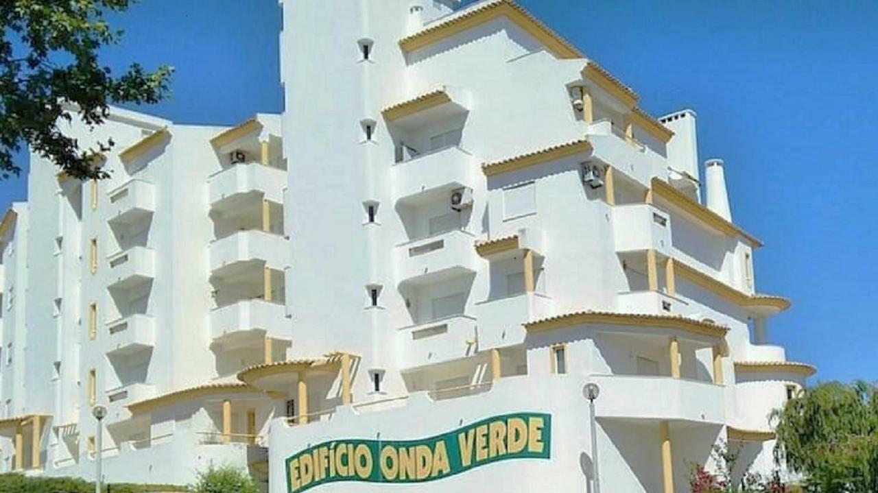 Centrally Located With Pool View Apartamento
