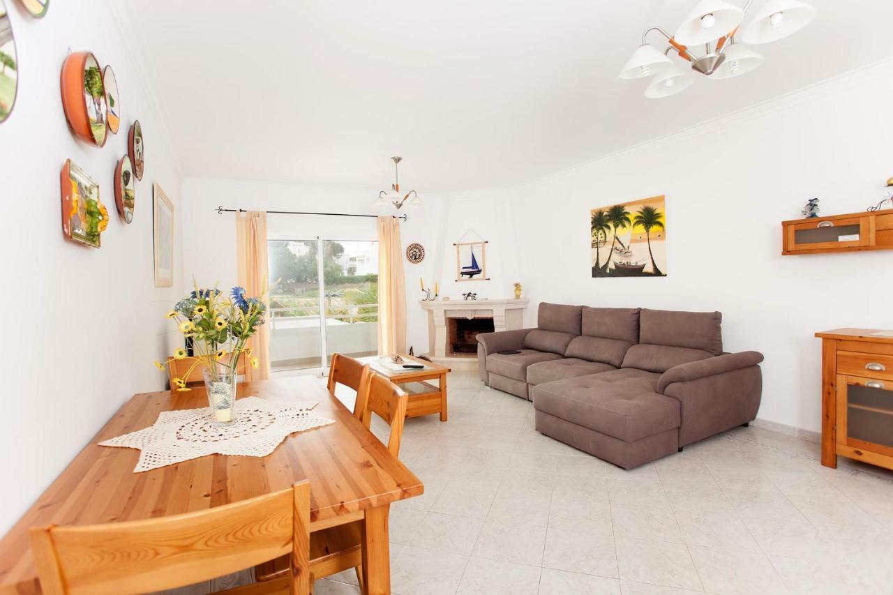 A Ramos: Beachfront With Pool And Modern Amenities Apartment