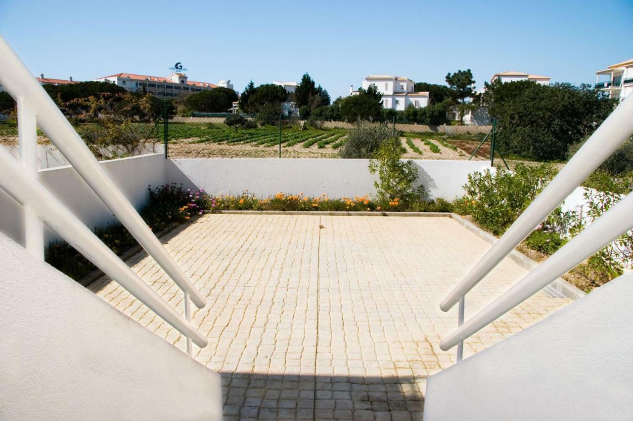 Os A Ramos Na Da Gale Estao Inserido Em Com Piscina, Fica Apenas A 350 Metros Da Da Gale - Com Ar Condicionado Tanto Nos Quartos Na Sala, Smart Tv Com Prime Video E Cozinha Completa Albufeira