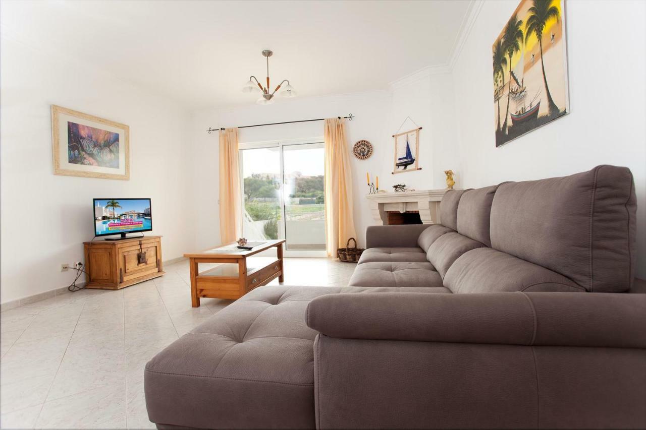 A Ramos: Beachfront With Pool And Modern Amenities