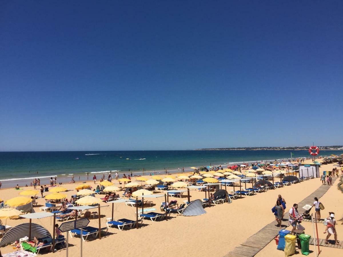 Os A Ramos Na Da Gale Estao Inserido Em Com Piscina, Fica Apenas A 350 Metros Da Da Gale - Com Ar Condicionado Tanto Nos Quartos Na Sala, Smart Tv Com Prime Video E Cozinha Completa Albufeira