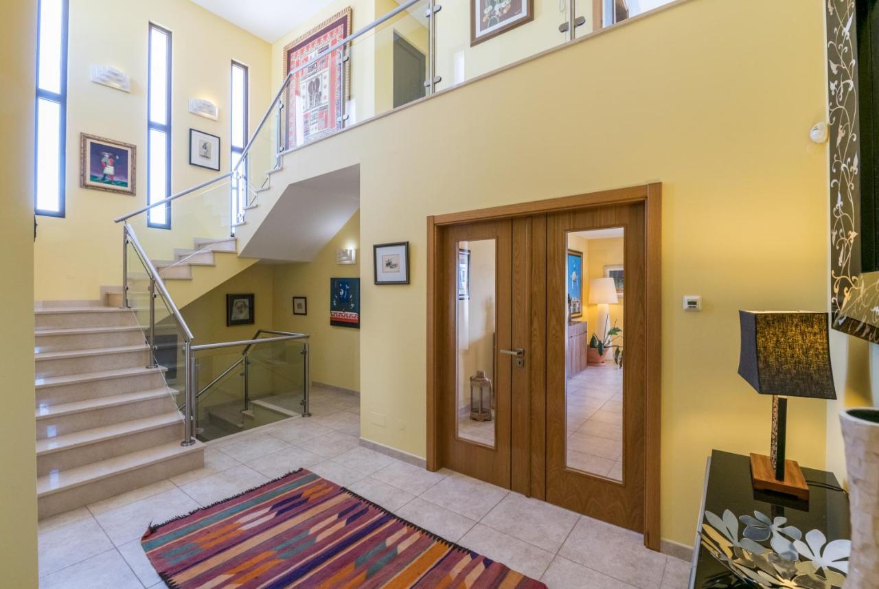 Gale - 100 Meters From Gale Villa