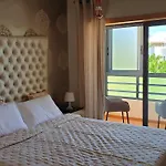 Luxury City Villa Olivia 10 - 15 Min To The Beach Oura, Private Swimming Pool