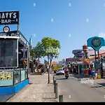 Perfect Location For Nightlife @ The Strip