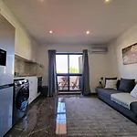 Stunning Apartment Near Clubs