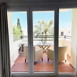 Seaview Studio - 10 Min. Beach, Private Condo, Pool, Grill & Free Parking