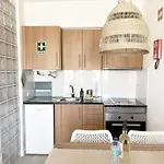 Seaview Studio - 10 Min. Beach, Private Condo, Pool, Grill & Free Parking