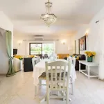 Villa Palmeiras - Serene Private Villa