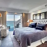 Casa Chanel - Ocean Front With Rooftop Spa Jacuzzi