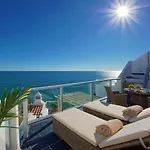 Casa Chanel - Ocean Front With Rooftop Spa Jacuzzi