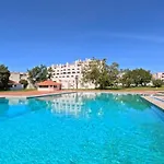 Studio Flat In The Heart Of Oura