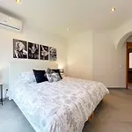 Beautiful 4-Bedroom Villa With Garden And Pool