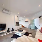Beautiful 4-Bedroom Villa With Garden And Pool