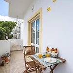 Hostwise - Sunny Flat W/ Balcony By The Algarve Sea