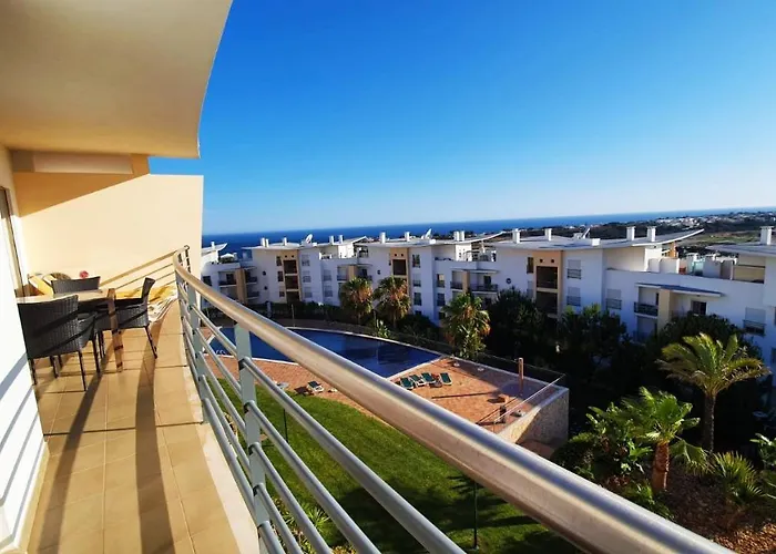Sunny Apartment With Sea View In Albufeira