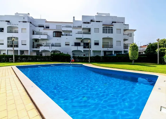 Holiday 1 Bed Apartment With Pool In Albufeira