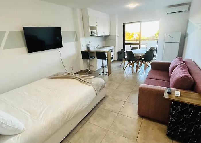 Studio Flat In The Heart Of Oura