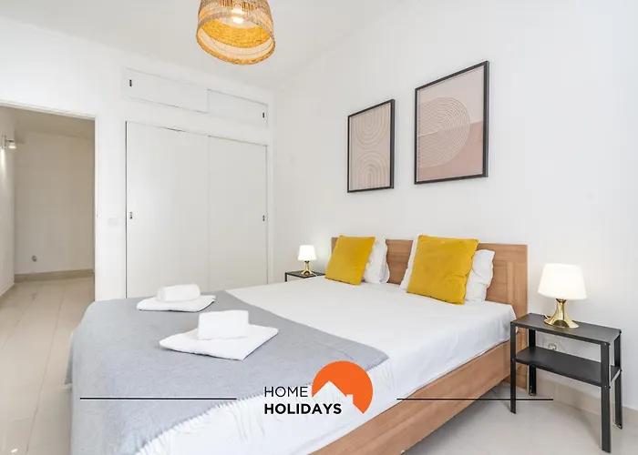 #162 Sumertime Flat By Home Holidays