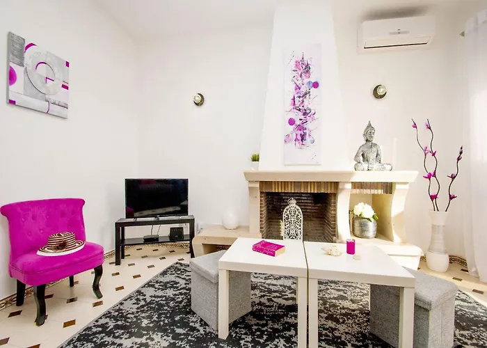 Charming Apartment, Pool,