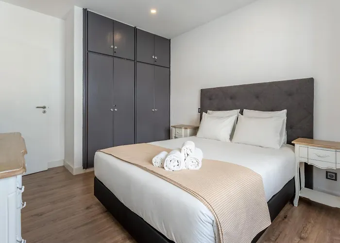 Cozy 2Br Near Oura Beach By Lovelystay