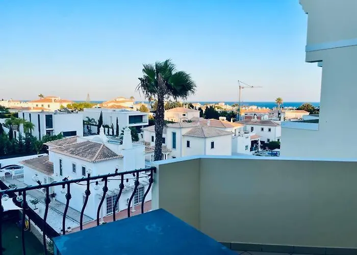Sunny Condo- Pool & Free Parking Walk To Beach
