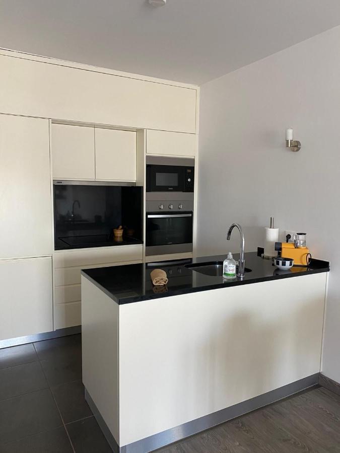 Deluxe In Old Town, 200m Walk To Beach, Pool Parking