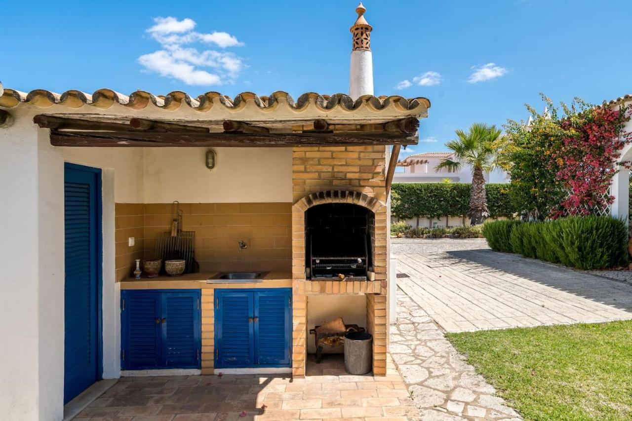 Castelinho - Pool - Beach - Free Wifi - Air Con Apartment