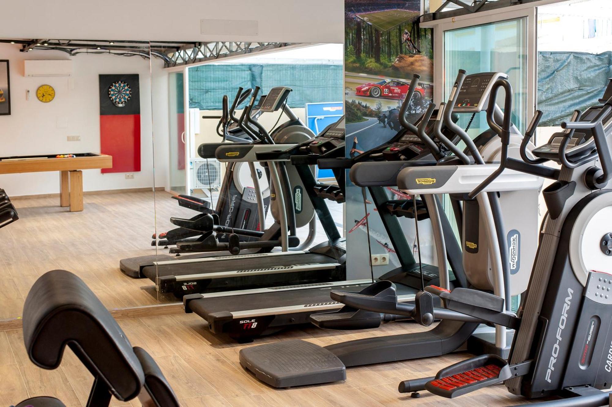 Aqua-jacuzzi-heatable Pool-sauna-gym-snooker * Albufeira