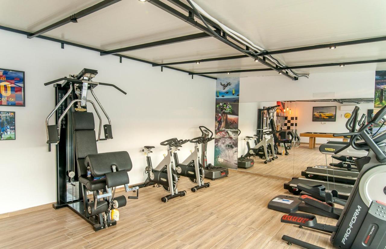 Aqua-jacuzzi-heatable Pool-sauna-gym-snooker * Albufeira