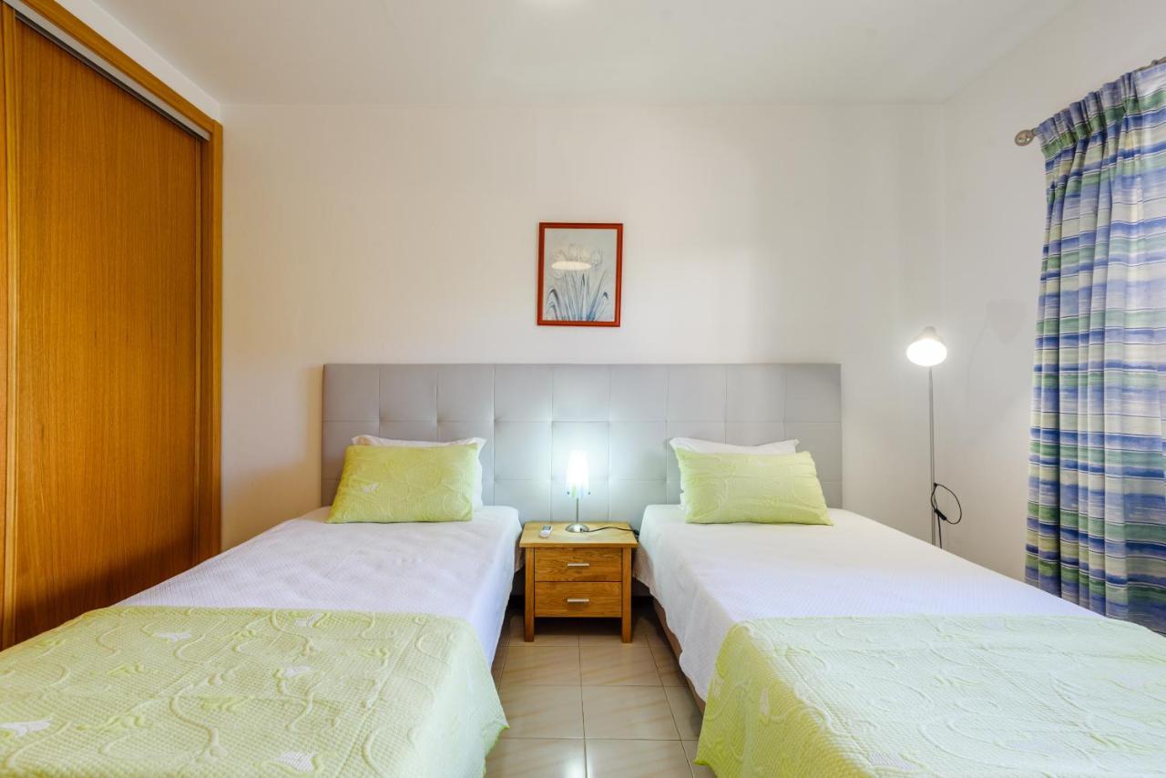 Protea - 5 Bedroom, Beach, Air-con, Wifi