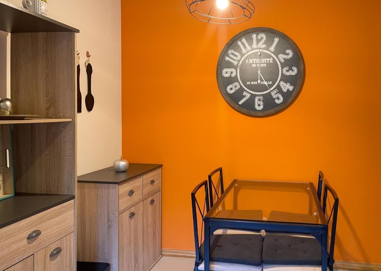 Apartment Modern 2 Bed Town House Af, *