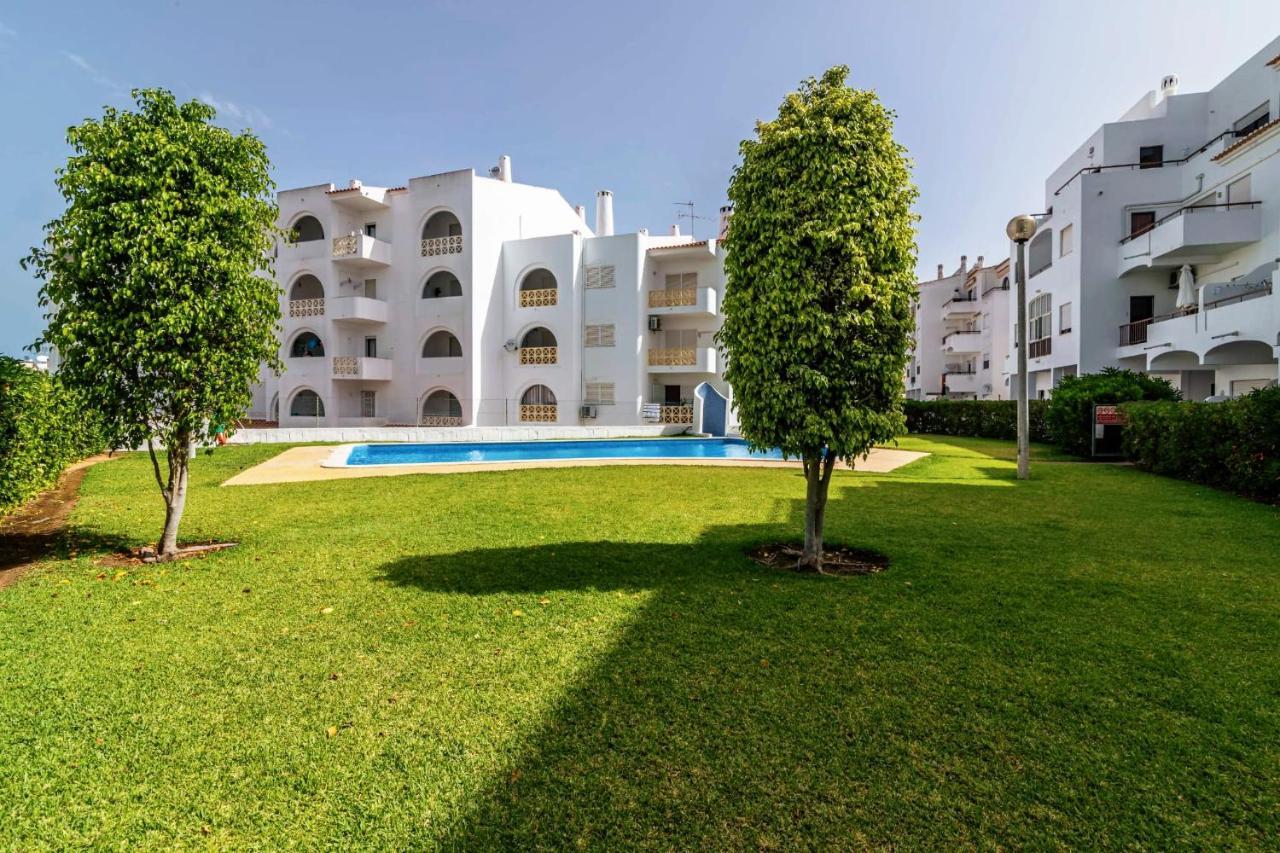 Apartment 1 Bed With Pool In *