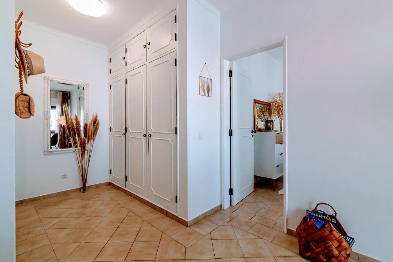 1 Bed With Pool In Apartment *