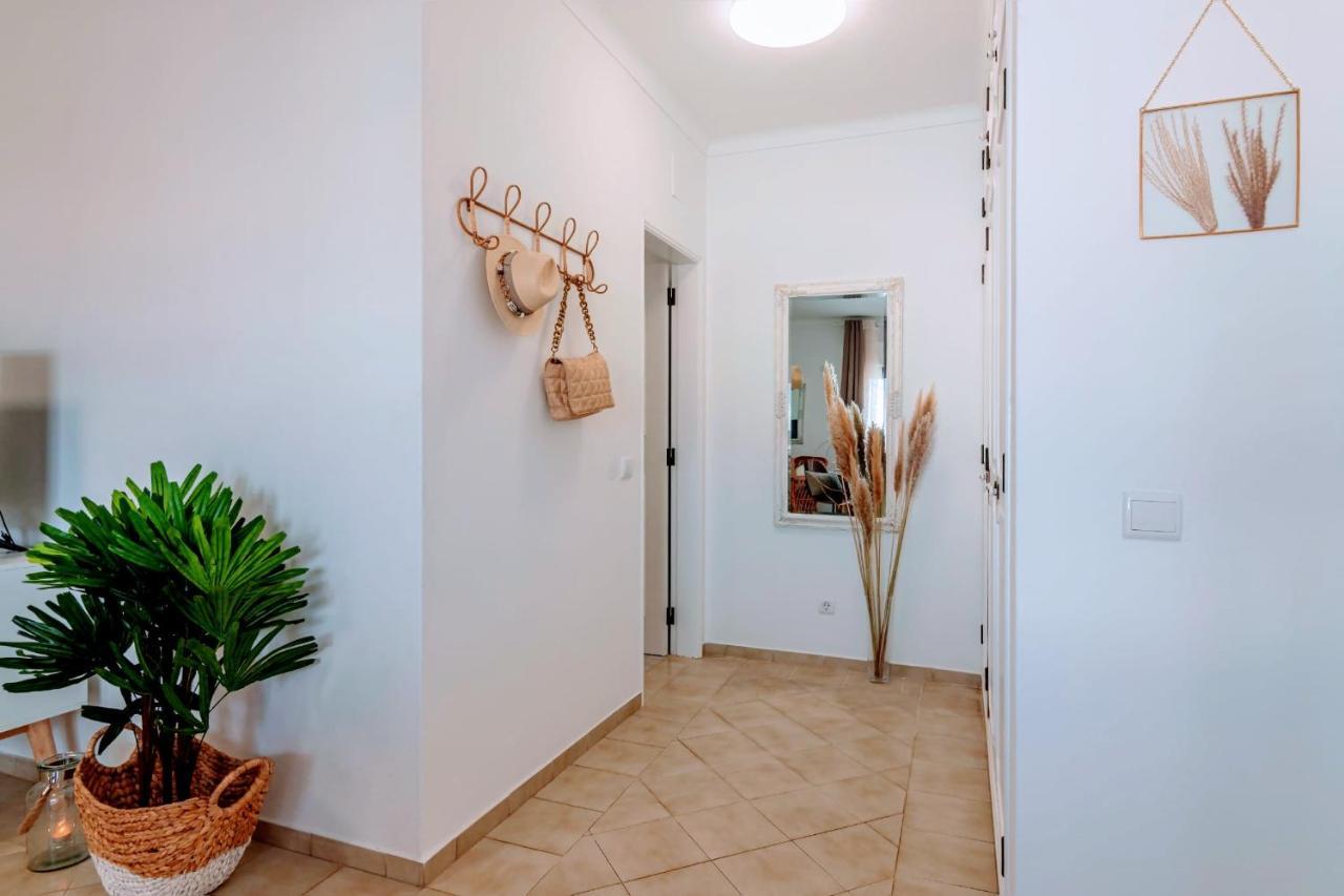 Apartment 1 Bed With Pool In *