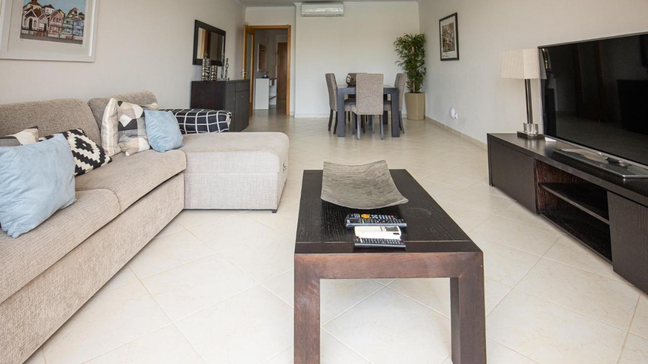 House F Sao Rafael - Free Wifi & Airco, Netflix Ready - 300m From The Vakantiehuis