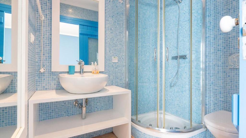 Refurbished Beachfront House, Pool, Ac, Wifi, Albufeira, Sea View Holiday home *