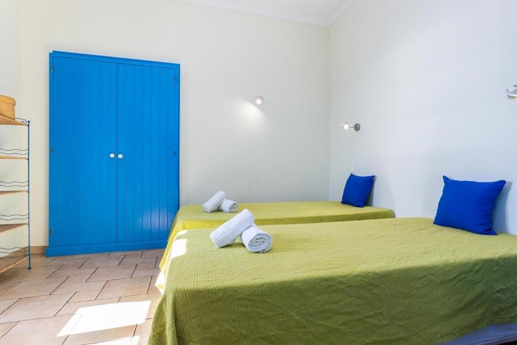 Refurbished Beachfront House, Pool, Ac, Wifi, Albufeira, Sea View Holiday home Albufeira