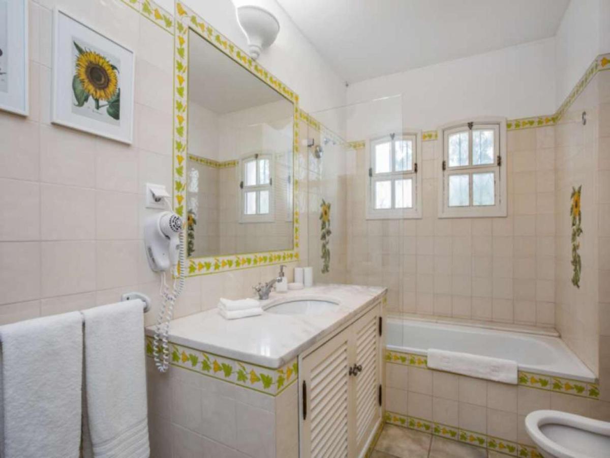 Beautiful Algarve 5 Bedrooms Pilar Amazing Sea Views *