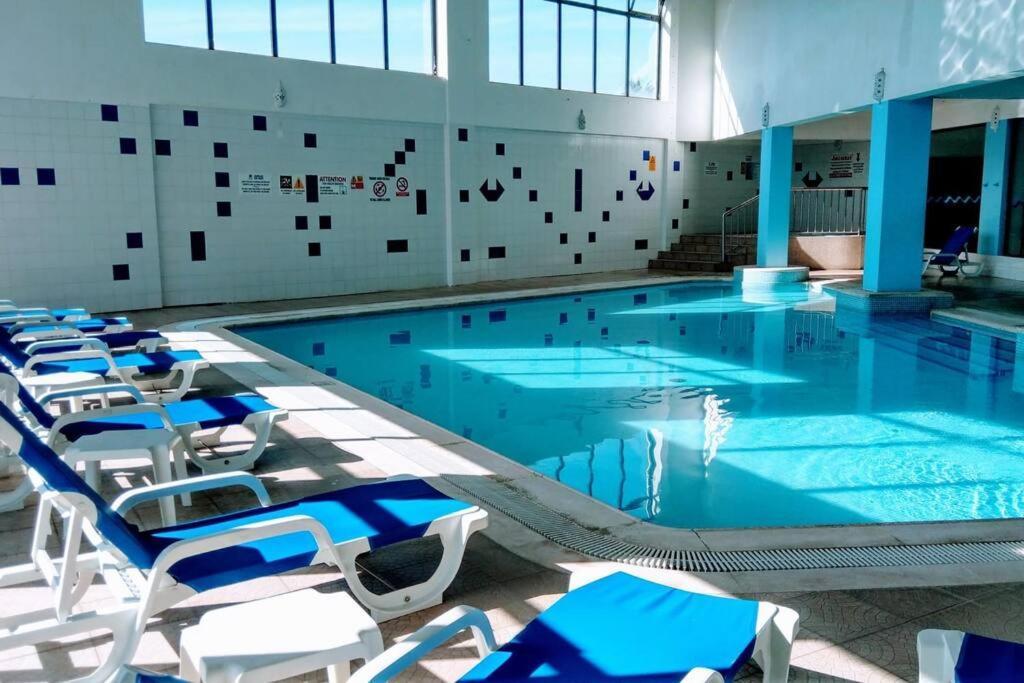Spot Com Piscinas Exteriores E Interior! * Albufeira