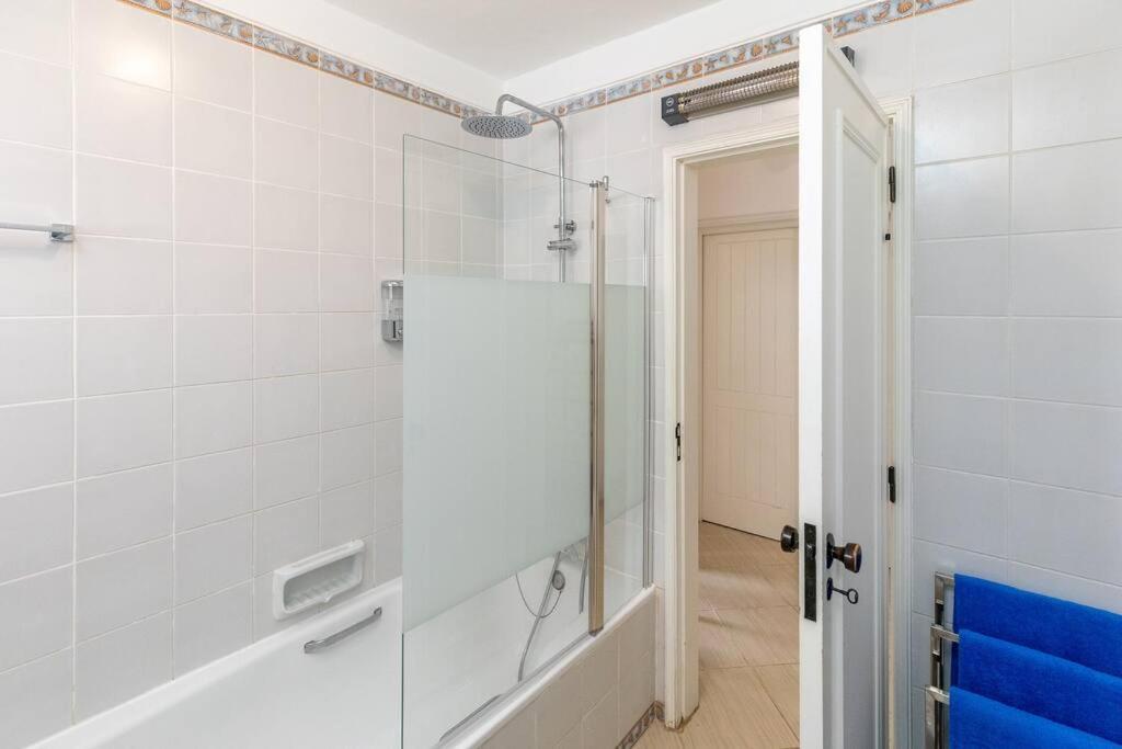 Holiday home Moradia Olhos De Agua - 3 Quartos - 6 Camas