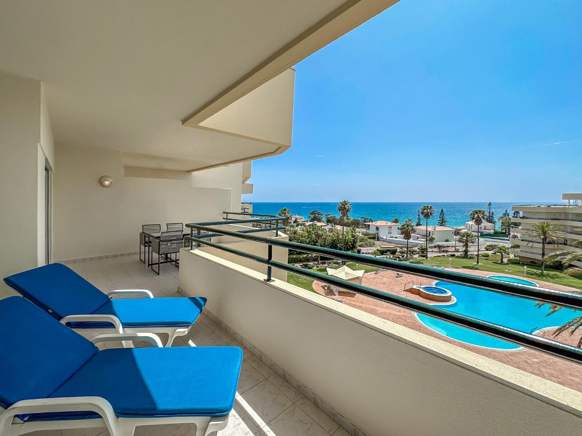 Luxury Wstunning Sea Views, Walk Apartment Albufeira