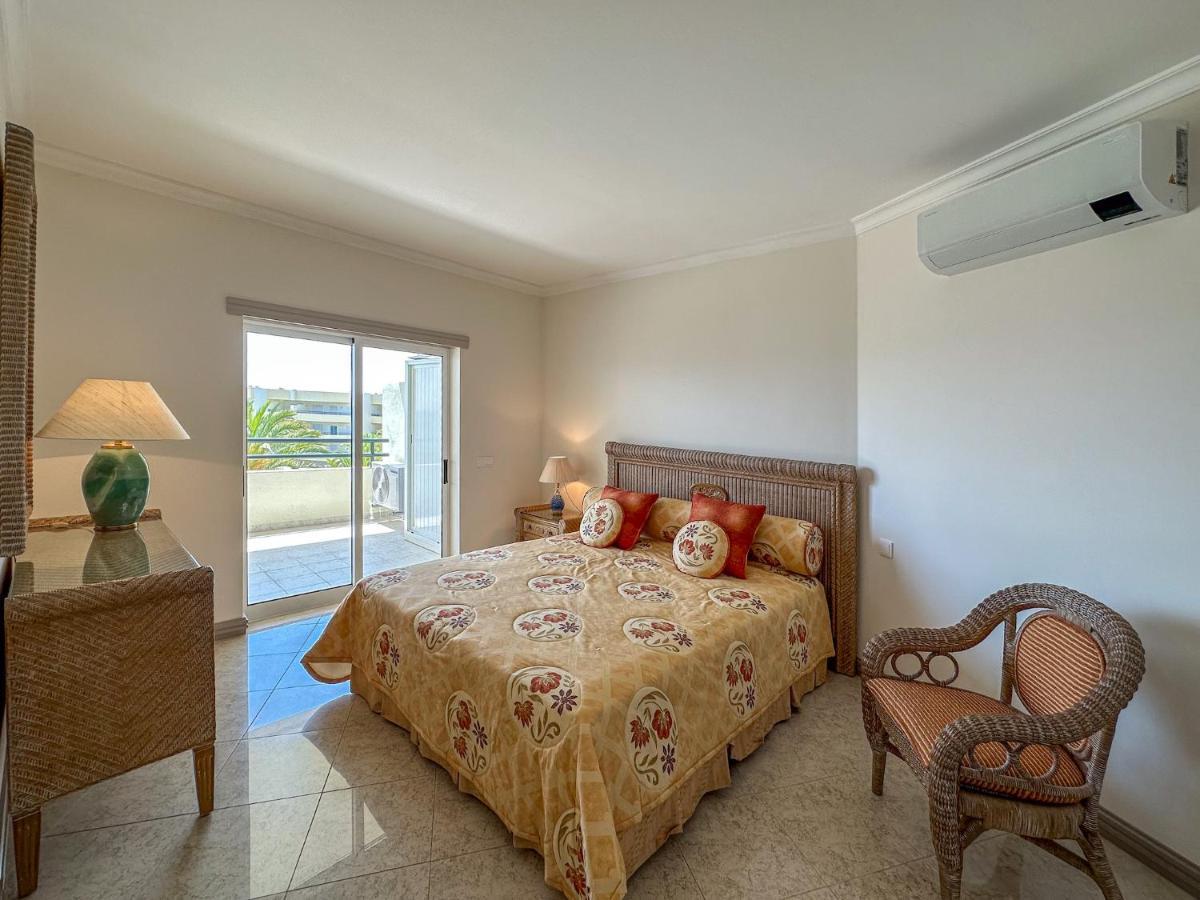 Luxury Wstunning Sea Views, Walk Apartment Albufeira
