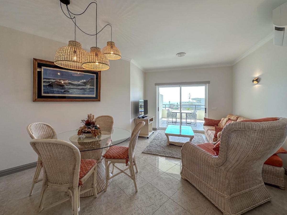 Luxury Wstunning Sea Views, Walk Apartment Albufeira
