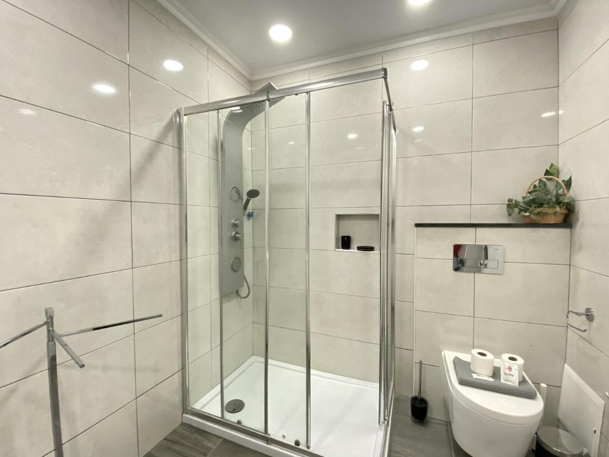 Crystal By Homing Apartment