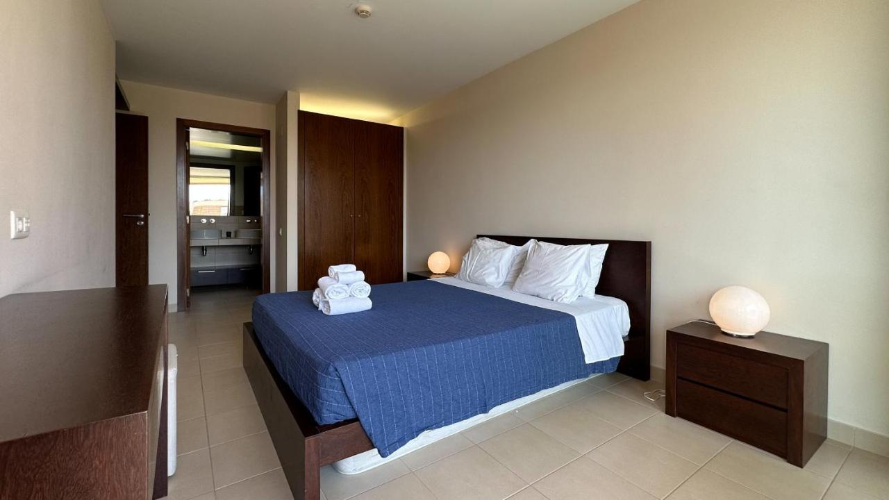 Herdade Dos Salgados, T2 12c 3d, Lagoas Apartment