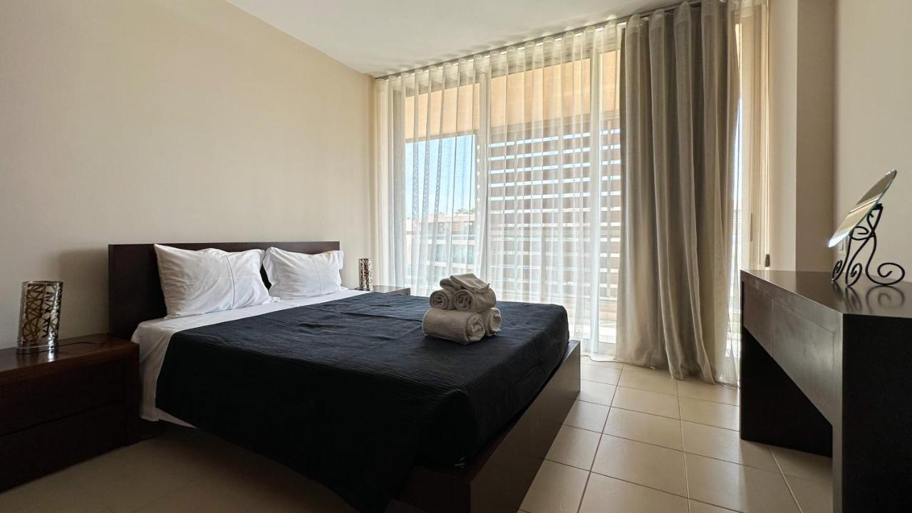 Herdade Dos Salgados, T2 12c 3d, Lagoas Apartment *