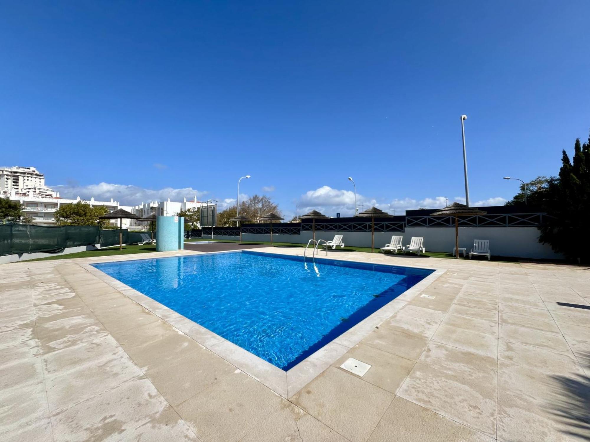 Modern 2 With Pool By Homing Apartment *