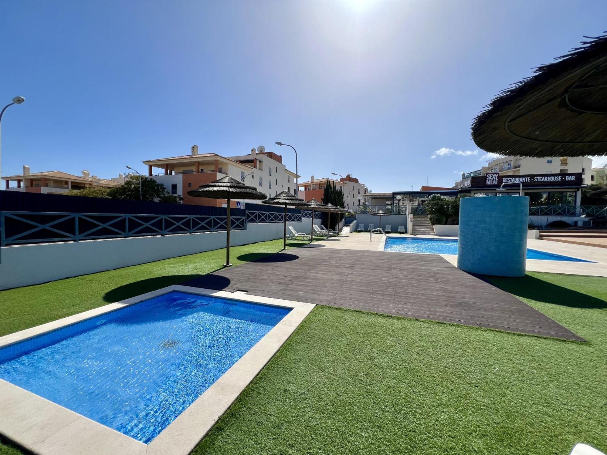 Modern 2 With Pool By Homing Apartment *