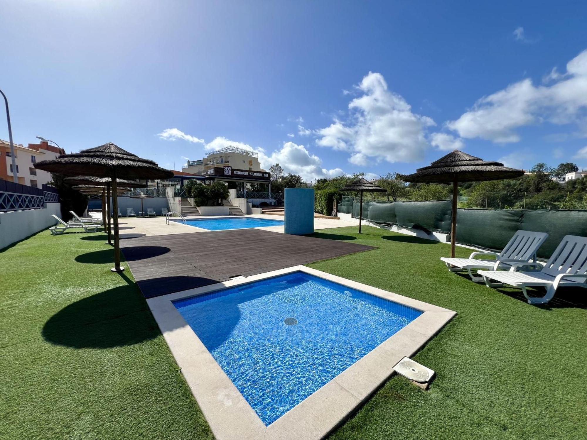 Apartment Modern 2 With Pool By Homing