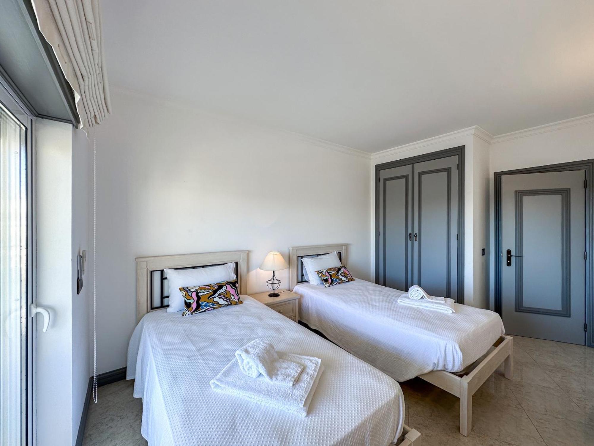 Luxury Penthouse Wstunning Sea Views, Walk To Gale Apartamento